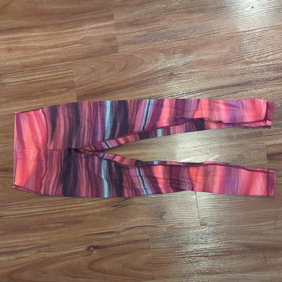 Lululemon Wunder Under Hi-Rise Tight *Central Saint Martins Nulux 28" sz 4 - Picture 3 of 5